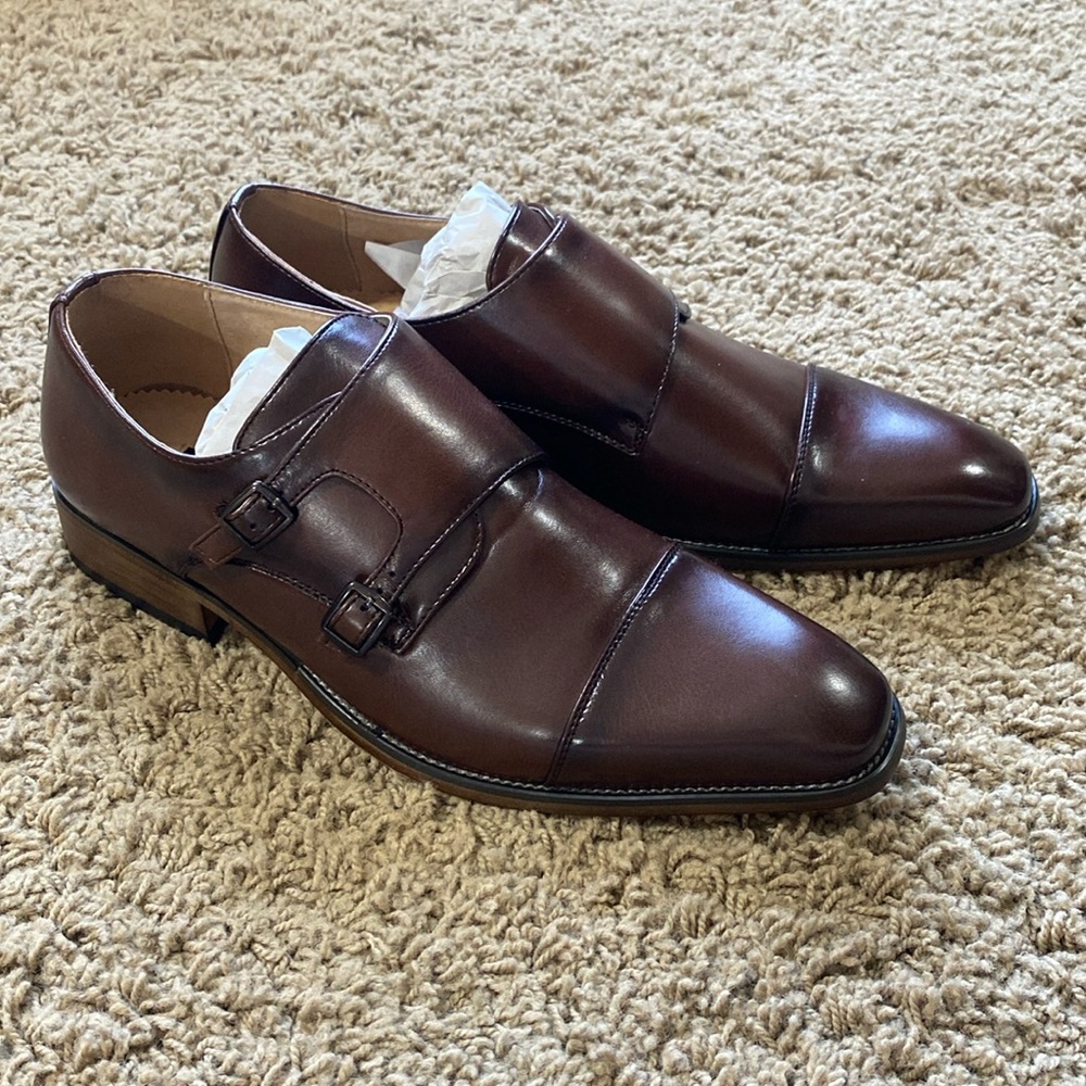 Men’s dark brown leather dress shoes
